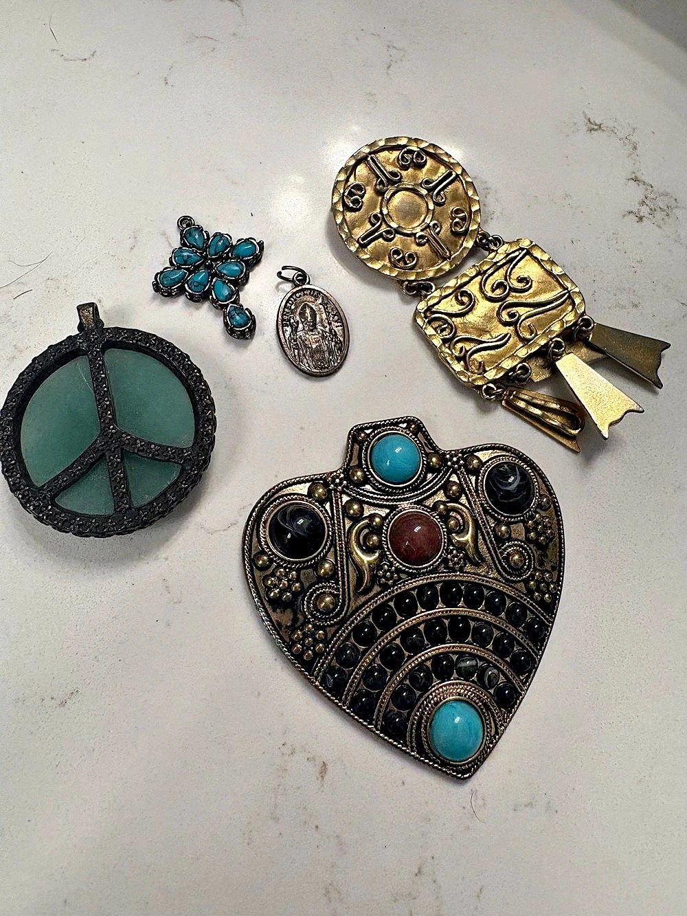 Mixed Brooch & Pendant Jewelry Lot